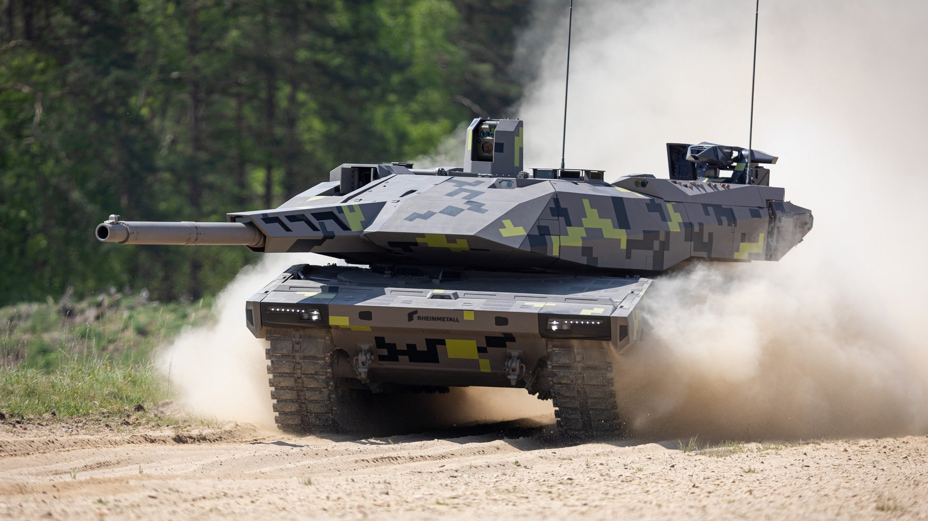 Bladeren verzamelen Heerlijk Dwaal New KF51 Panther Tank Packs Big 130mm Gun Aimed At Aging Leopard 2