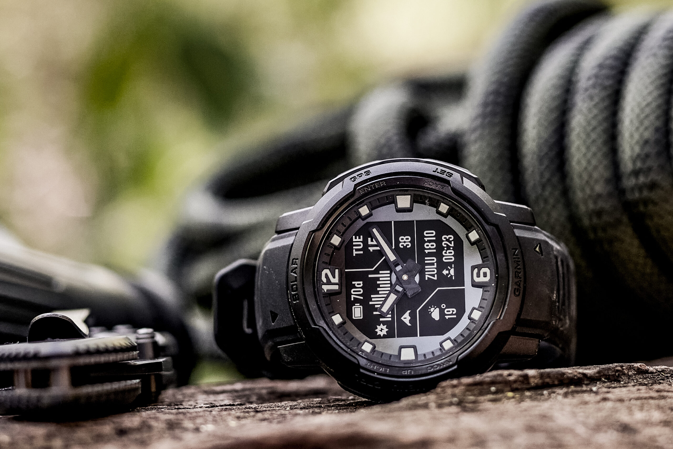 Garmin Debuts Instinct Crossover Smartwatch | The Drive