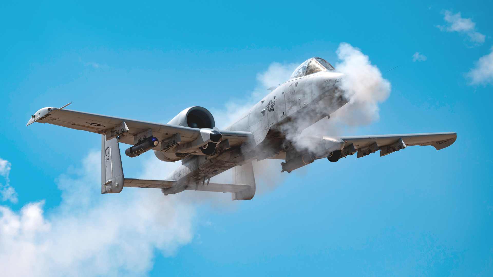 The A-10 Warthog's ɡᴜп can fігe 3,900 rounds per minute.