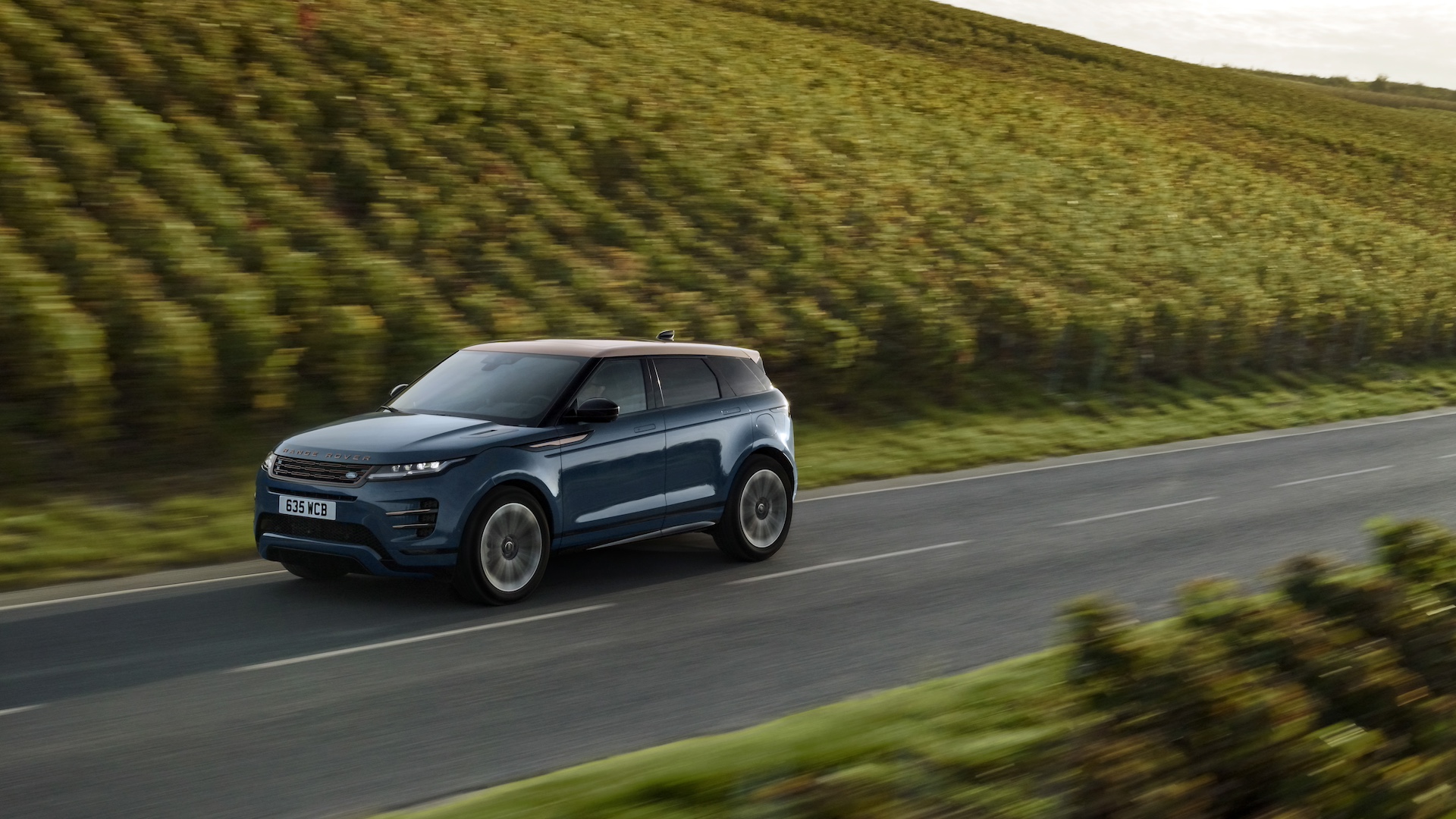 2024 Range Rover Evoque unveiled with subtle restyle, curved display, more  tech