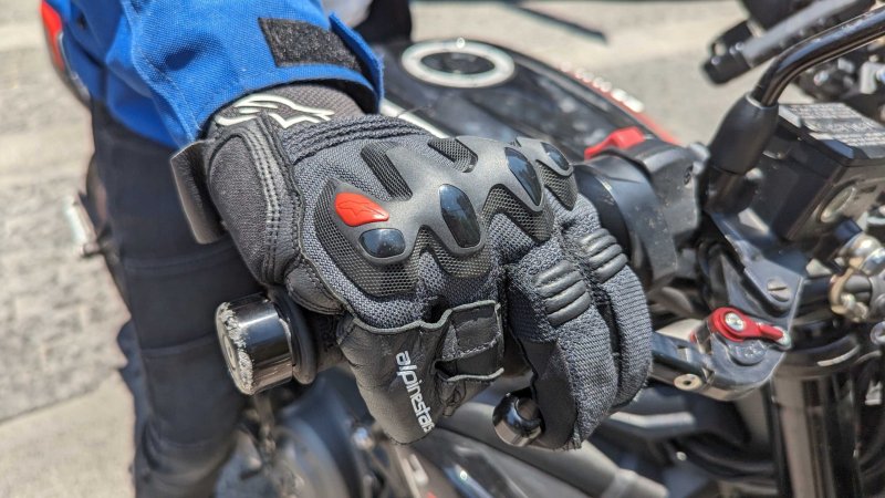 Motorcycle summer gloves hero