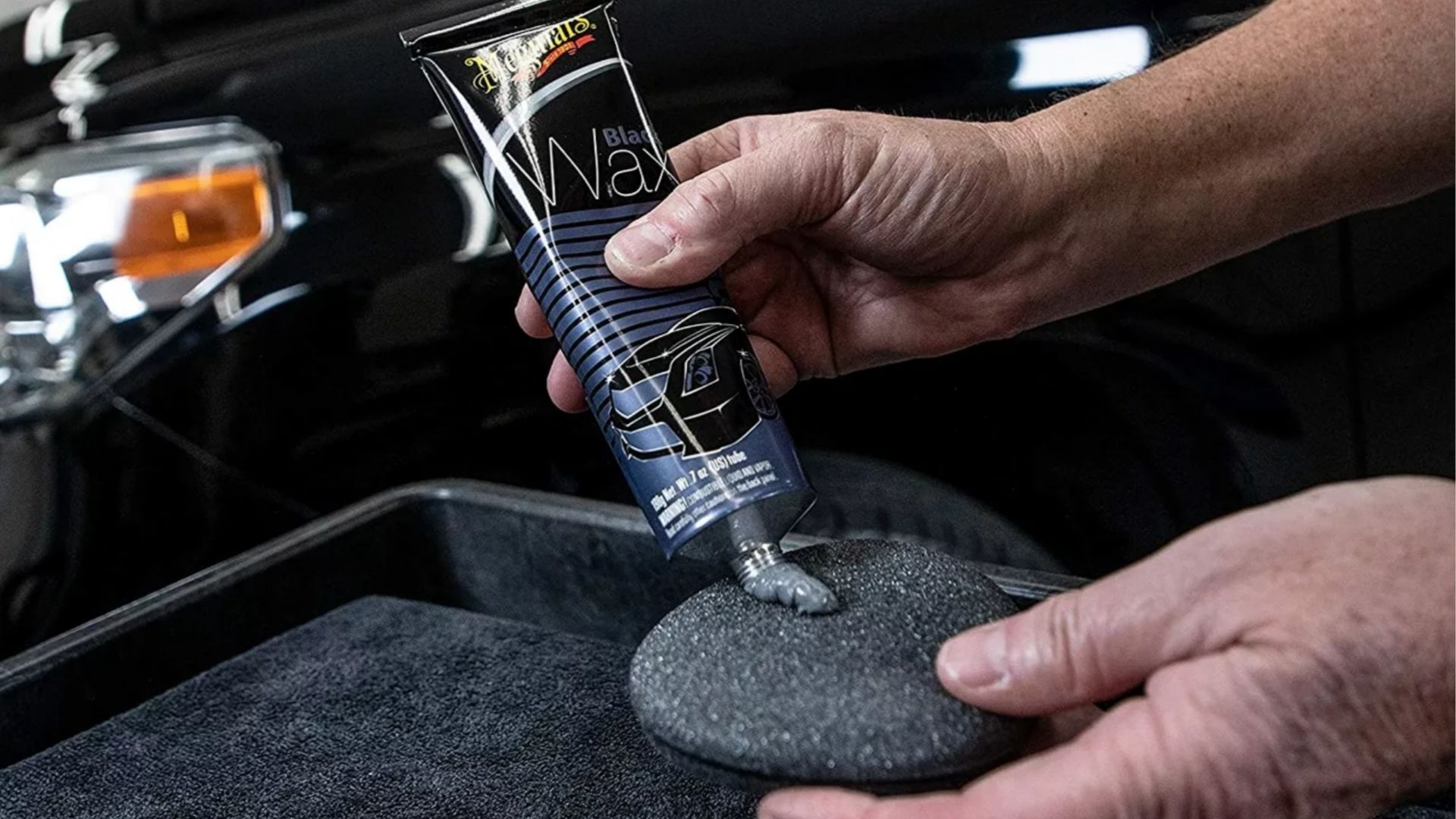 Applying a wax for black car