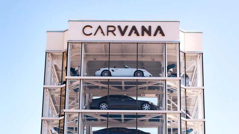 Carvana Cuts 2500 Jobs Because the Car Market’s So Bleak