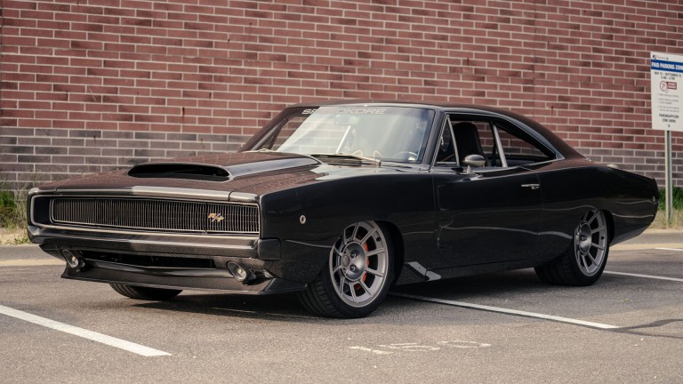 Carbon-fiber 1968 Dodge Charger Hellucination Packs 1,000-hp V8