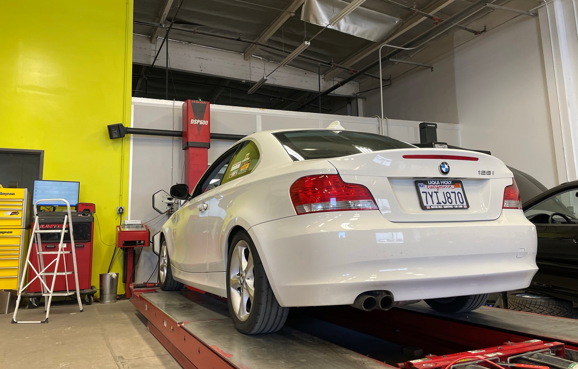 2011 bmw 128i alignment rack