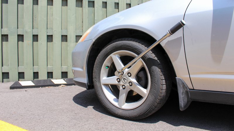 A torque wrench on a wheel.