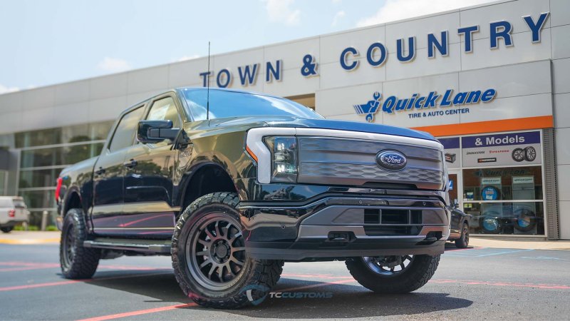 Leveled Ford F-150 Lightning on 34-Inch Tires Looks Trail-Ready