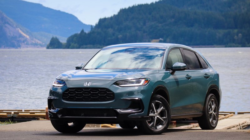 2023 Honda HR-V overlooking Columbia River