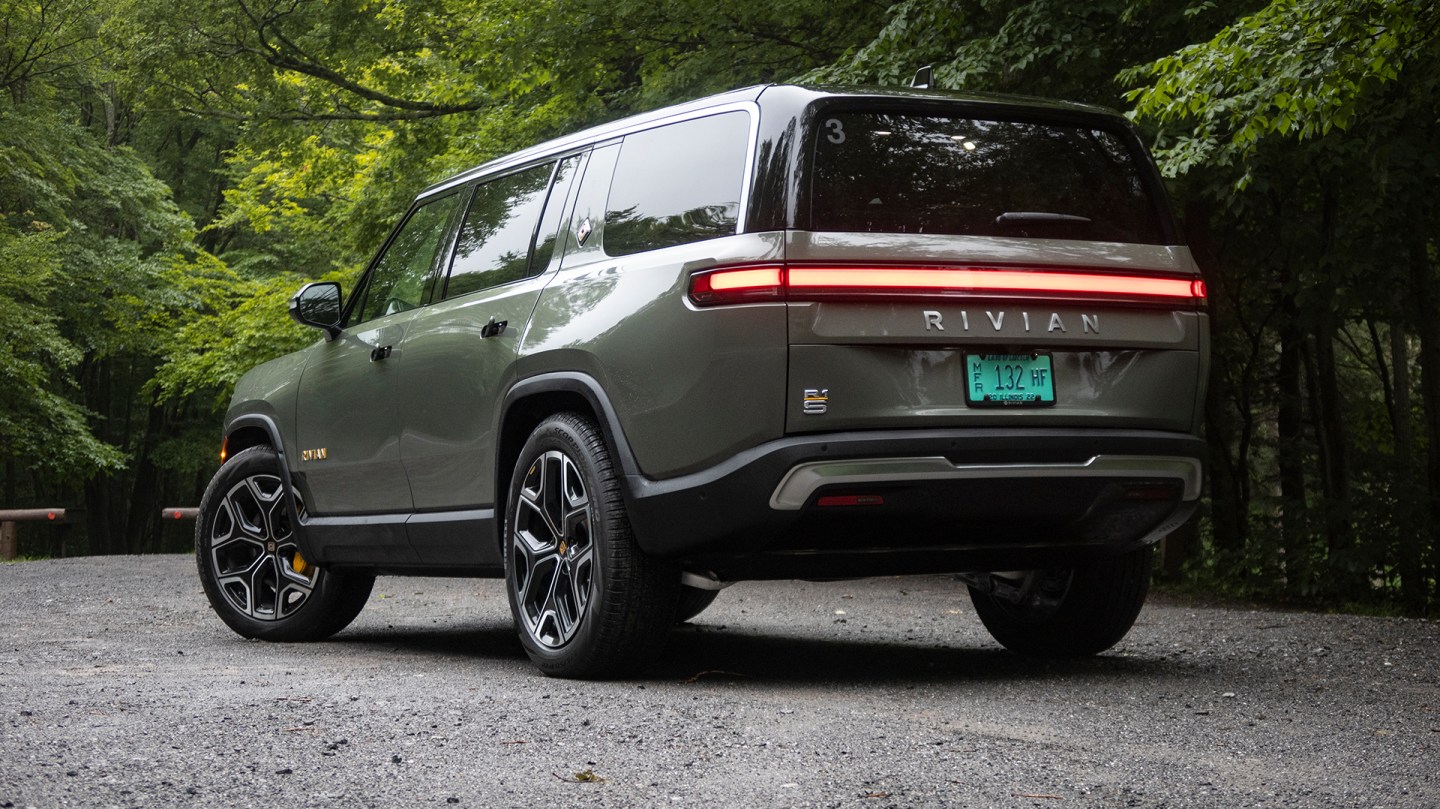 2022 Rivian R1S Review: Feels Like a Throwback Adventure SUV, Only Electric