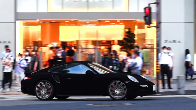 This Custom-Painted Porsche 911 is a Rolling Black Hole for Light