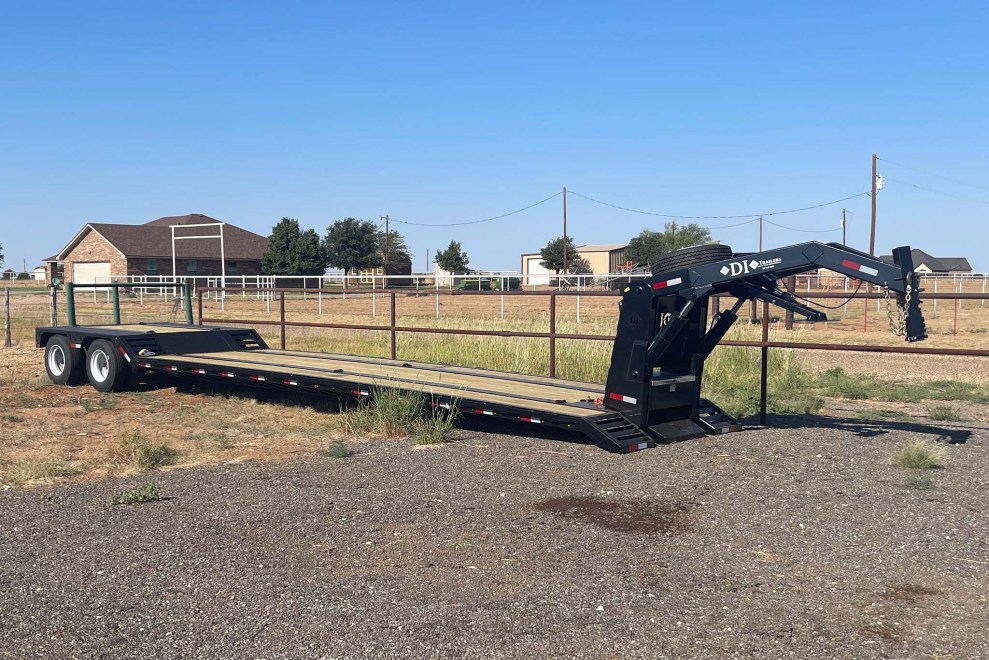 This Detachable Gooseneck Trailer Looks Wild, But It Works