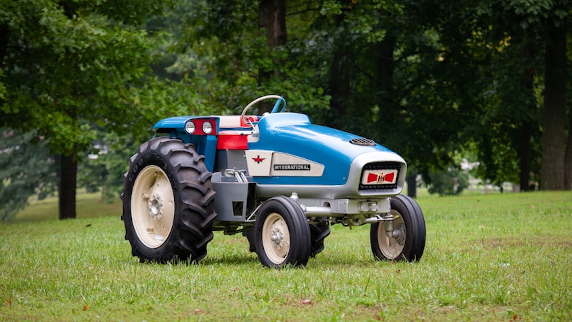 International Harvester's one-off turbine-powered tractor