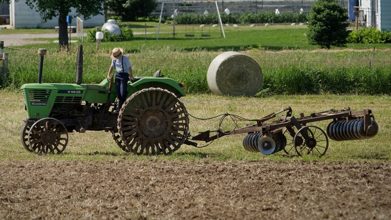 Steel Wheels on Tractors Help the Amish and Mennonites Avoid Temptation