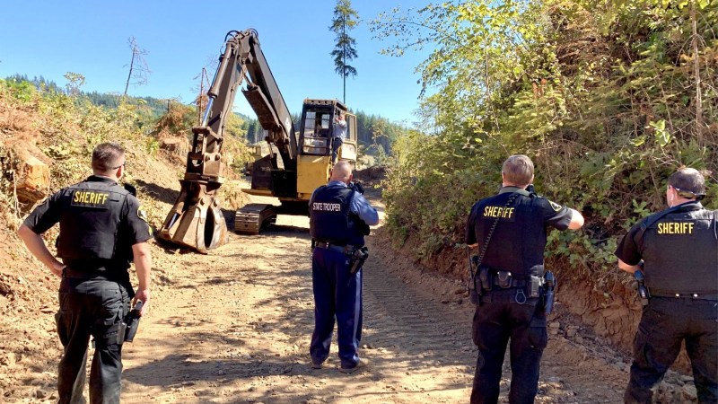 Watch a Wanted Man on an Excavator Lead World’s Slowest Police Chase