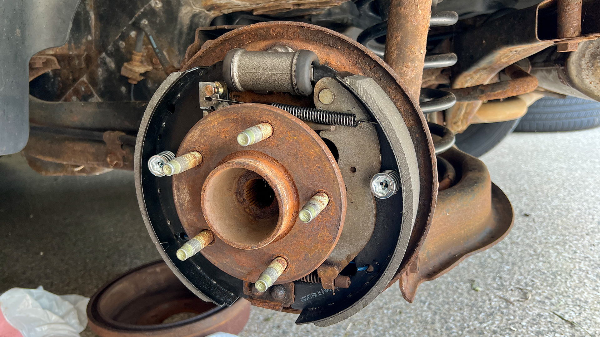 Drum brakes with the drum removed.