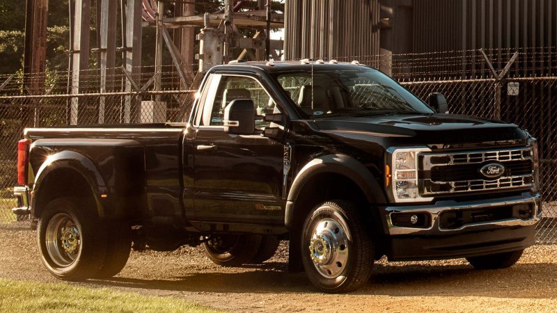 The Single-Cab Dually 2023 Ford Super Duty Looks Like an Absolute Hoss