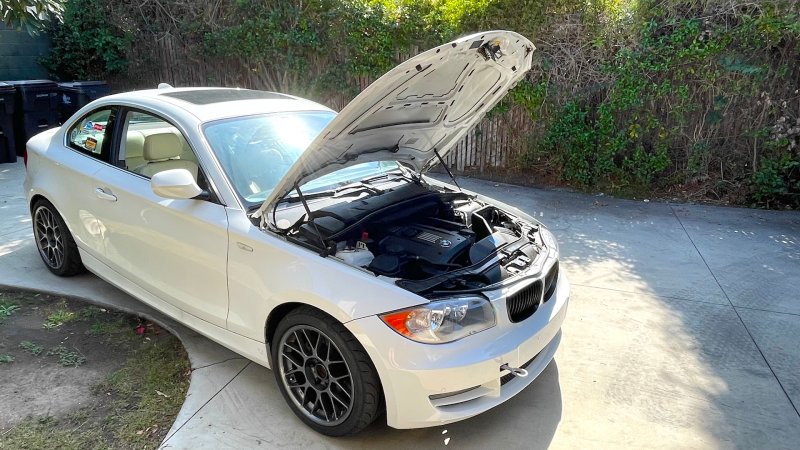 bmw 128i 1 series hood up engine