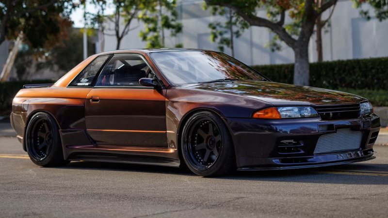 This 930-HP R32 Nissan GT-R In Dry Carbon Midnight Purple Is a Million-Dollar Build