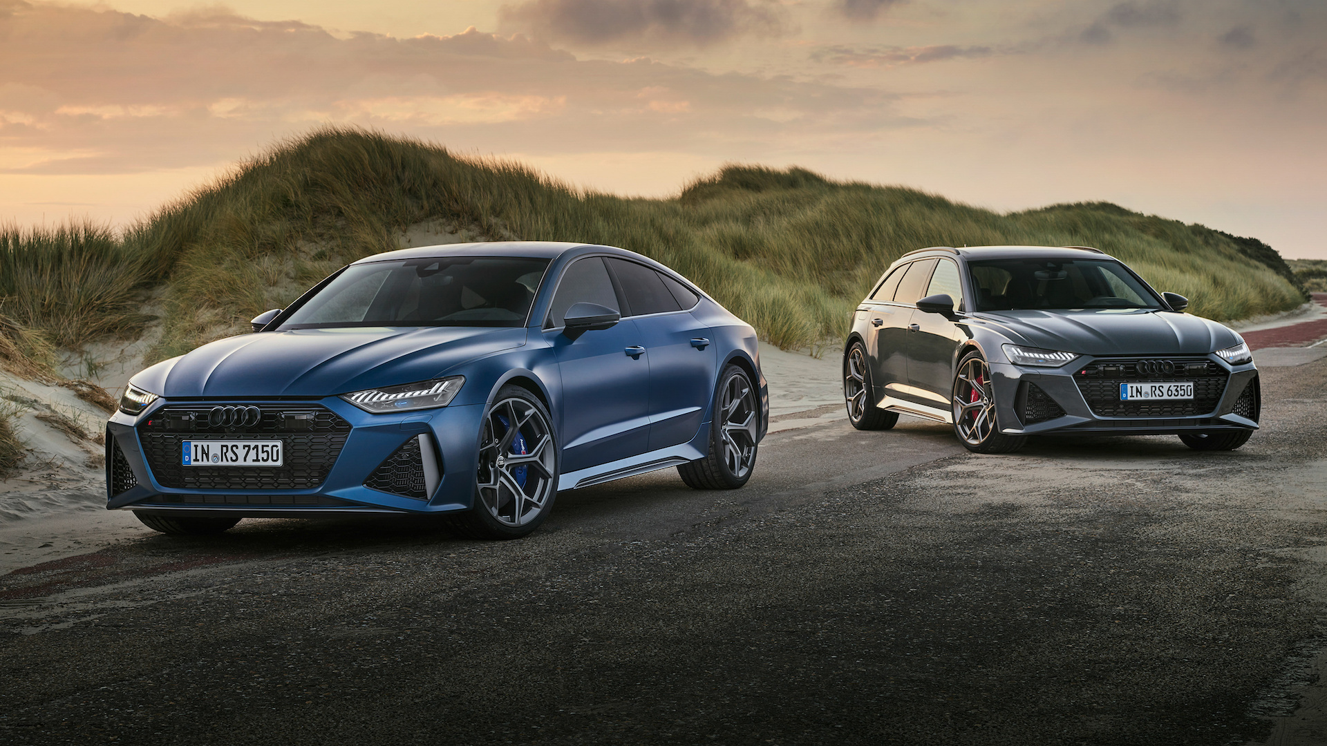 Audi RS6 Avant Performance and Audi RS7 Sportback Performance on a beach