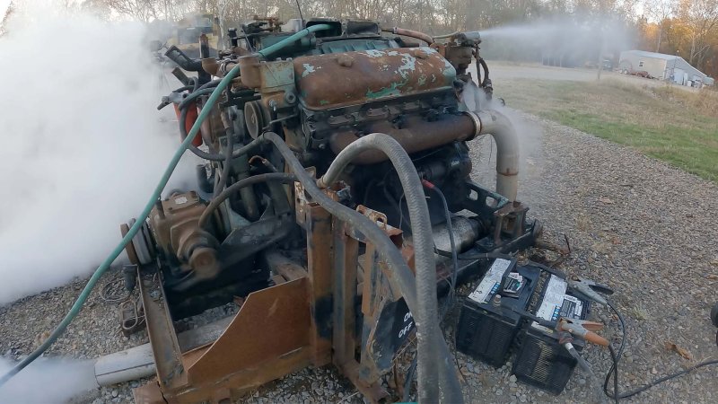 Mechanic Tries Killing Runaway Detroit Diesel With Water but It Runs Better Instead