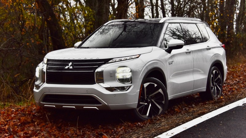 2023 Mitsubishi Outlander PHEV exterior