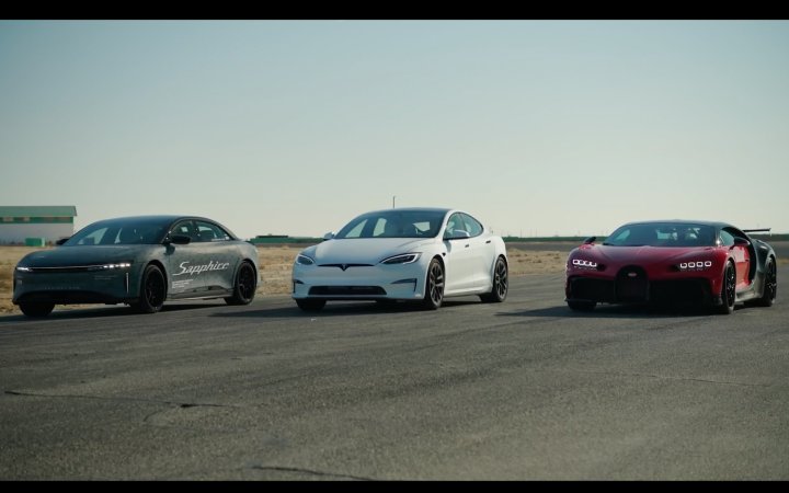 Watch a Lucid Air Scorch a Tesla Model S Plaid, Bugatti Chiron at the Drag Strip