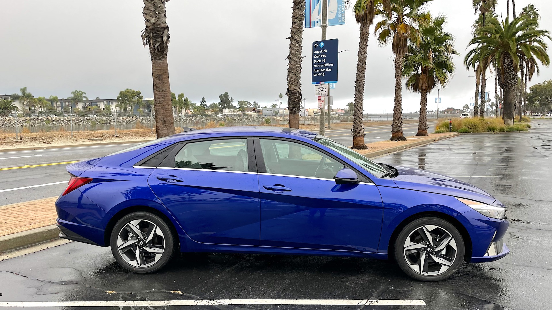 2023 hyundai elantra limited side view