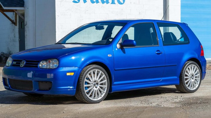 This 97-Mile VW Golf R32 Sold for $104,000 on Bring a Trailer