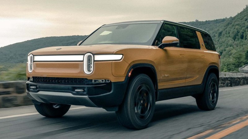 Rivian R1S Dual-Motor Max Pack Promises 390 Miles of Range