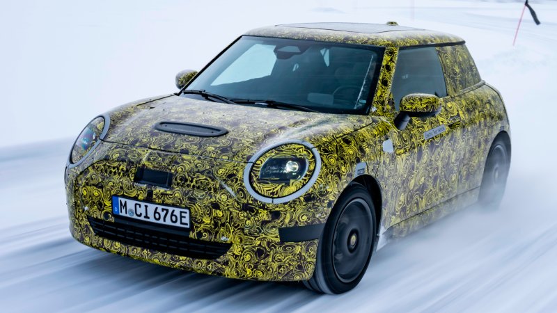 Next-Gen Mini Cooper EV Gets 240-Mile Range and Up To 215 HP