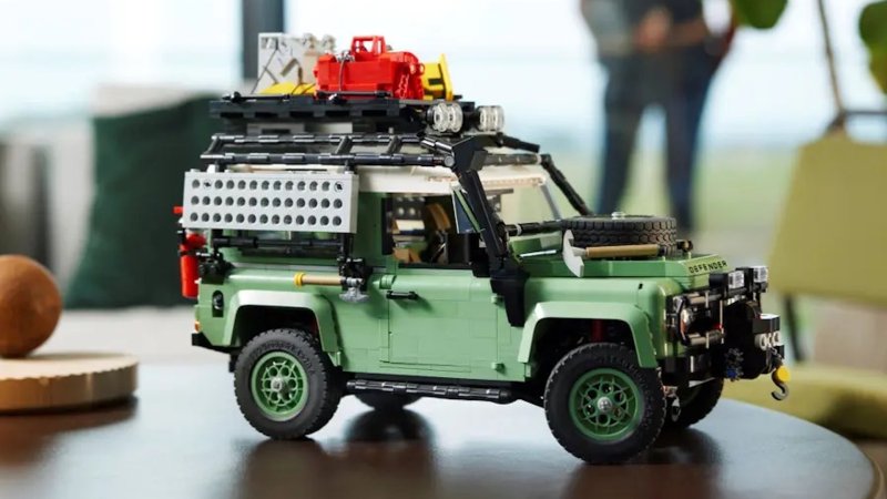 Lego’s New Land Rover Classic Defender 90 Set Is for the Off-Road Diehards