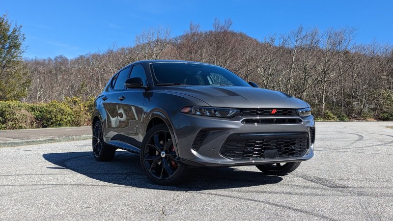 2023 Dodge Hornet R/T First Drive Review: The Muscle-Bound Small SUV With a Plug