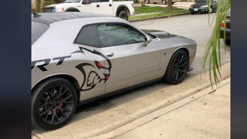 Scammer Rents Dodge Challenger Hellcat, Sells It on Craigslist, Gets Away With $26K