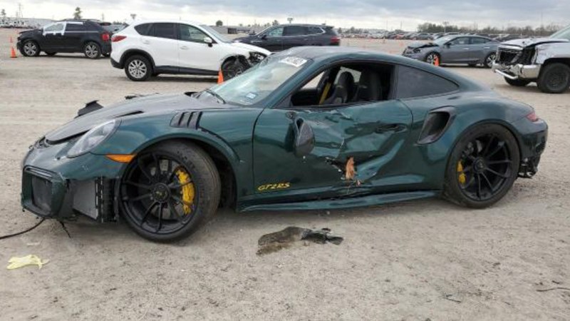 This Crashed 361-Mile Porsche 911 GT2 RS on Copart Was Too Good for This World