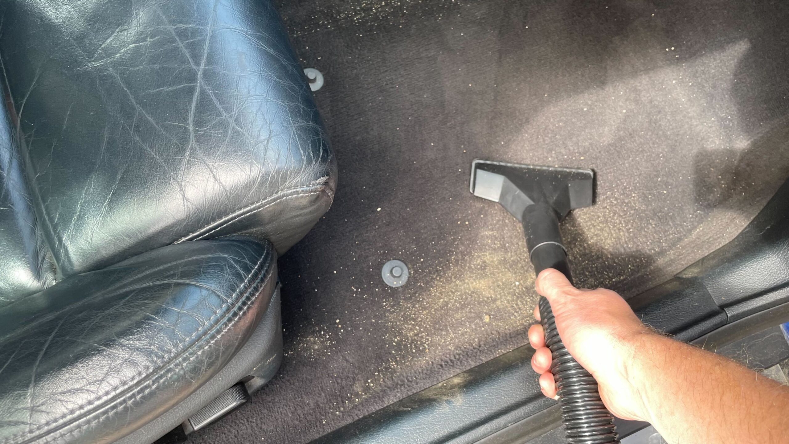 how to clean sand out of your car's interior using a vacuum