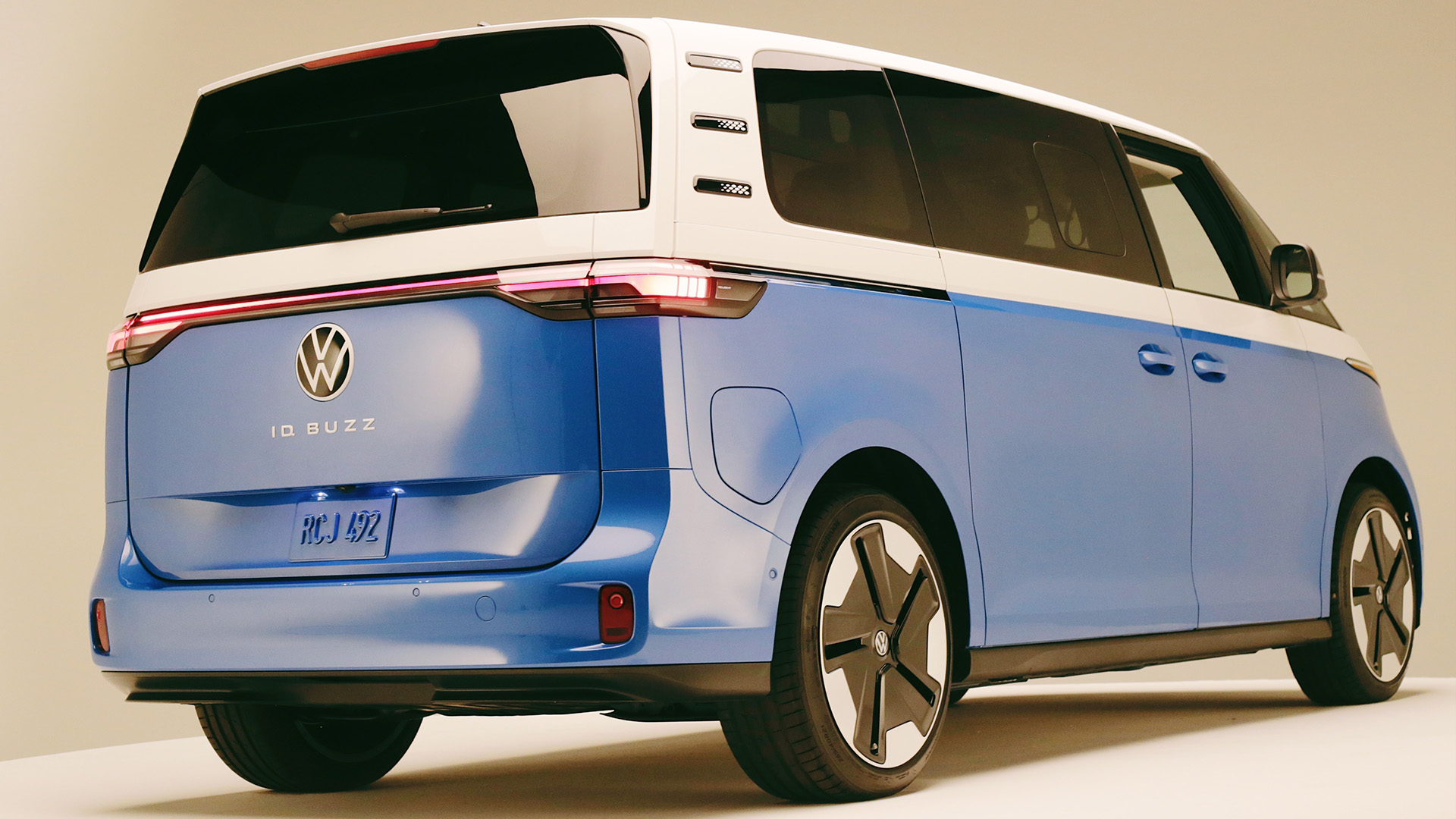 2024 Volkswagen ID Buzz rear view