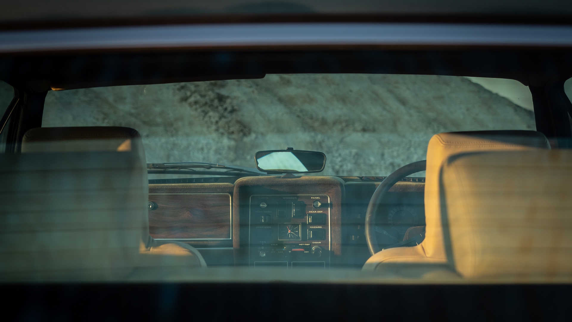 A view through the rear window of a Lotus Elite, the Éclat's hatchback sibling.