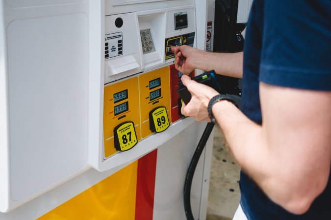 Oregon Finally Legalizes Pumping Your Own Gas After 72 Years