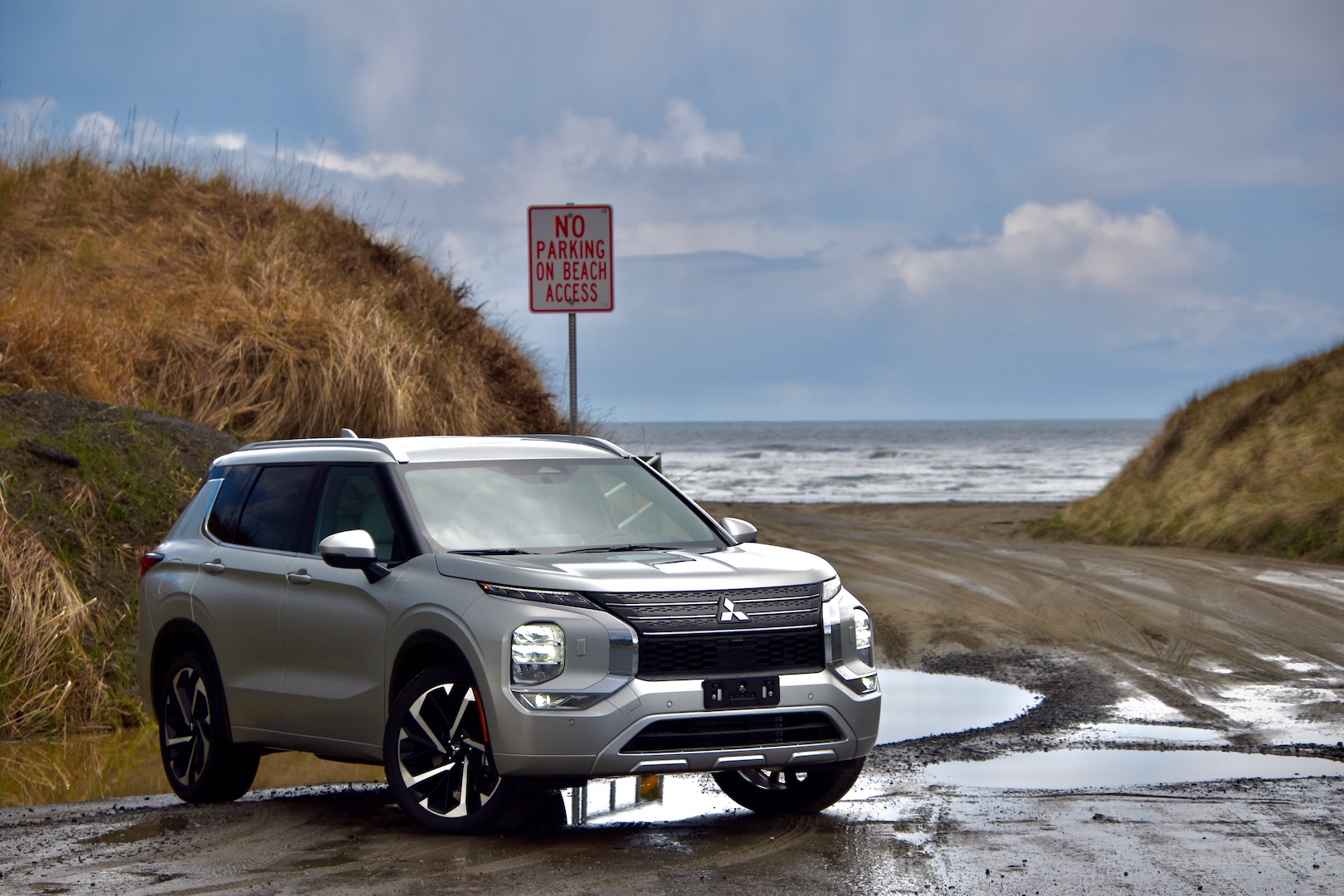 2023 Mitsubishi Outlander SEL S-AWC on the beach