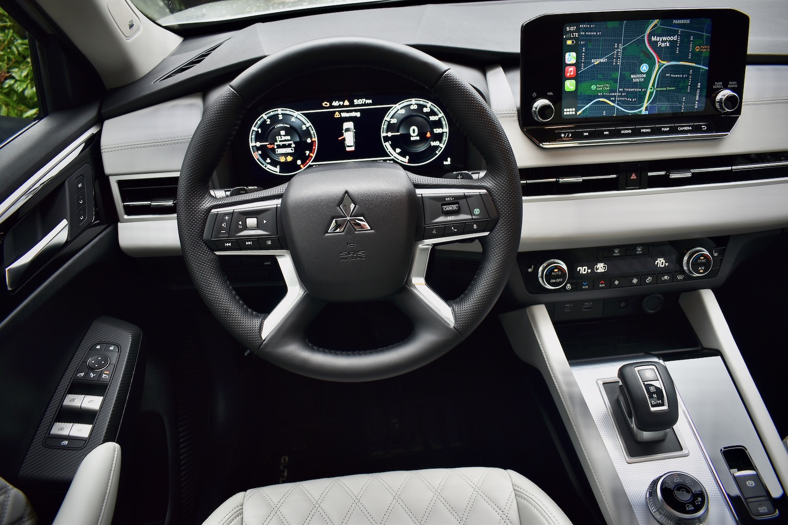 2023 Mitsubishi Outlander SEL S-AWC cockpit view