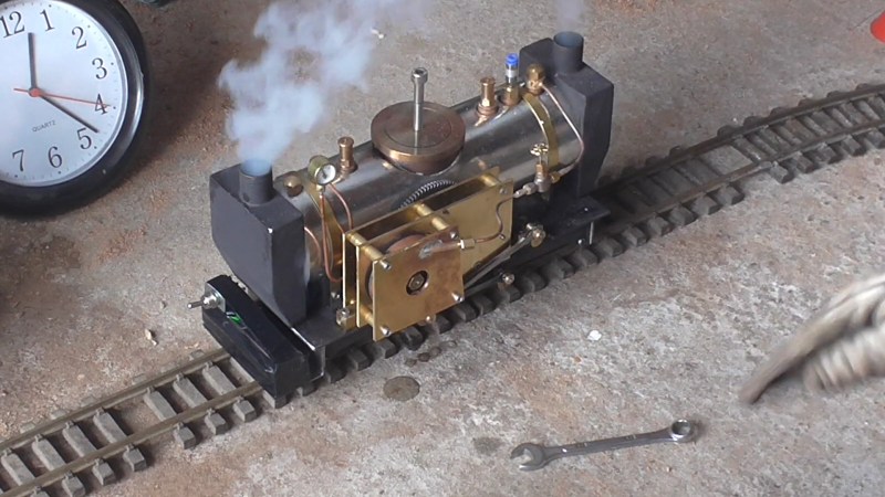 This Tiny Coal-Fired Steam Turbine Locomotive Actually Works