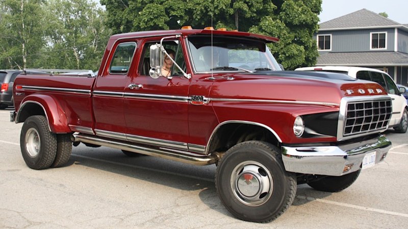 1975 Ford Dually Has a Semi-Truck Face That Took Years to Build By Hand