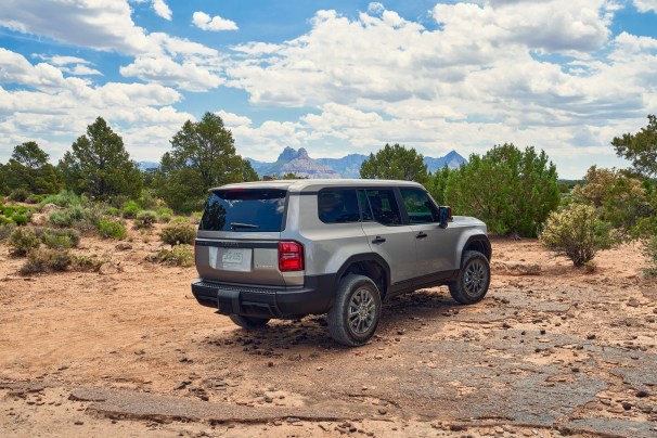 The US-Market 2024 Toyota Land Cruiser Compared to the Global 300 ...