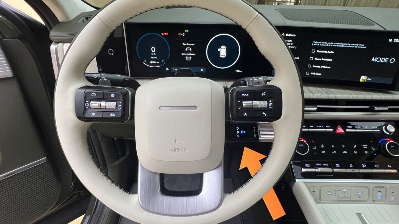 2024 Hyundai Santa Fe Brings Back the Column Shifter For a Good Reason