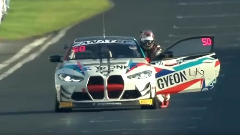 Tenacious Race Car Driver Pushes Stalled BMW M4 Across the Finish Line