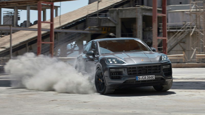 The 729-HP 2024 Porsche Cayenne Turbo E-Hybrid Is the Most Powerful Cayenne Ever