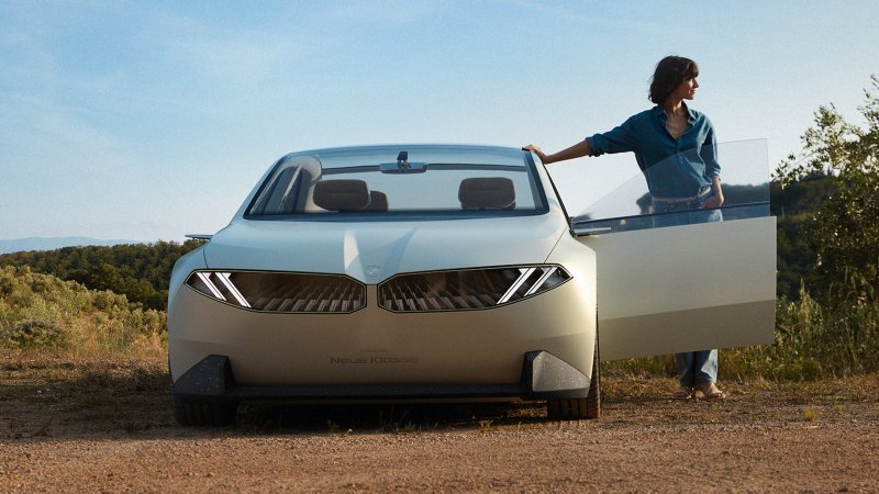 BMW Vision Neue Klasse Sedan Previews BMW’s Return to Simpler Designs