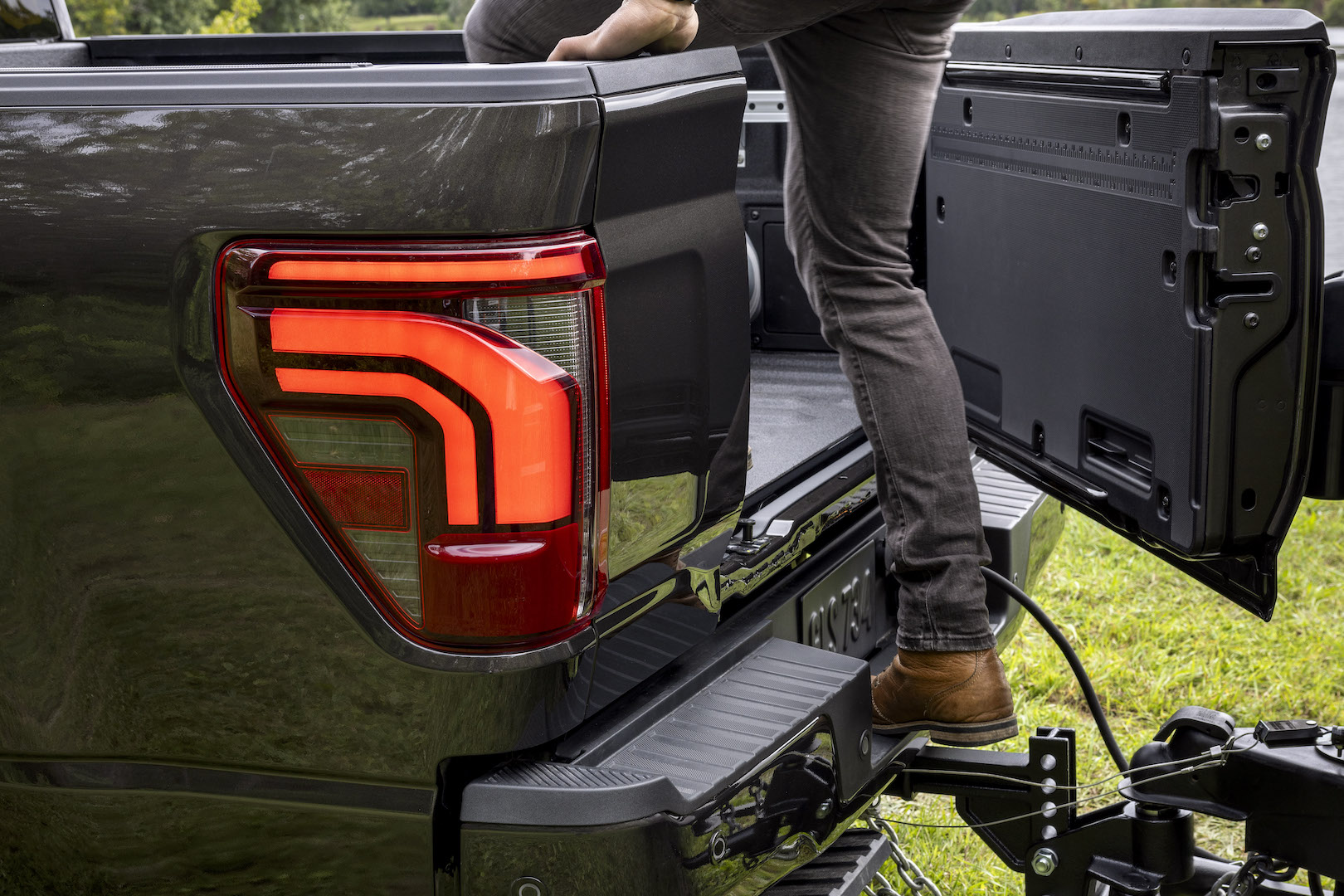 2024 Ford F-150 redesigned rear bumper step