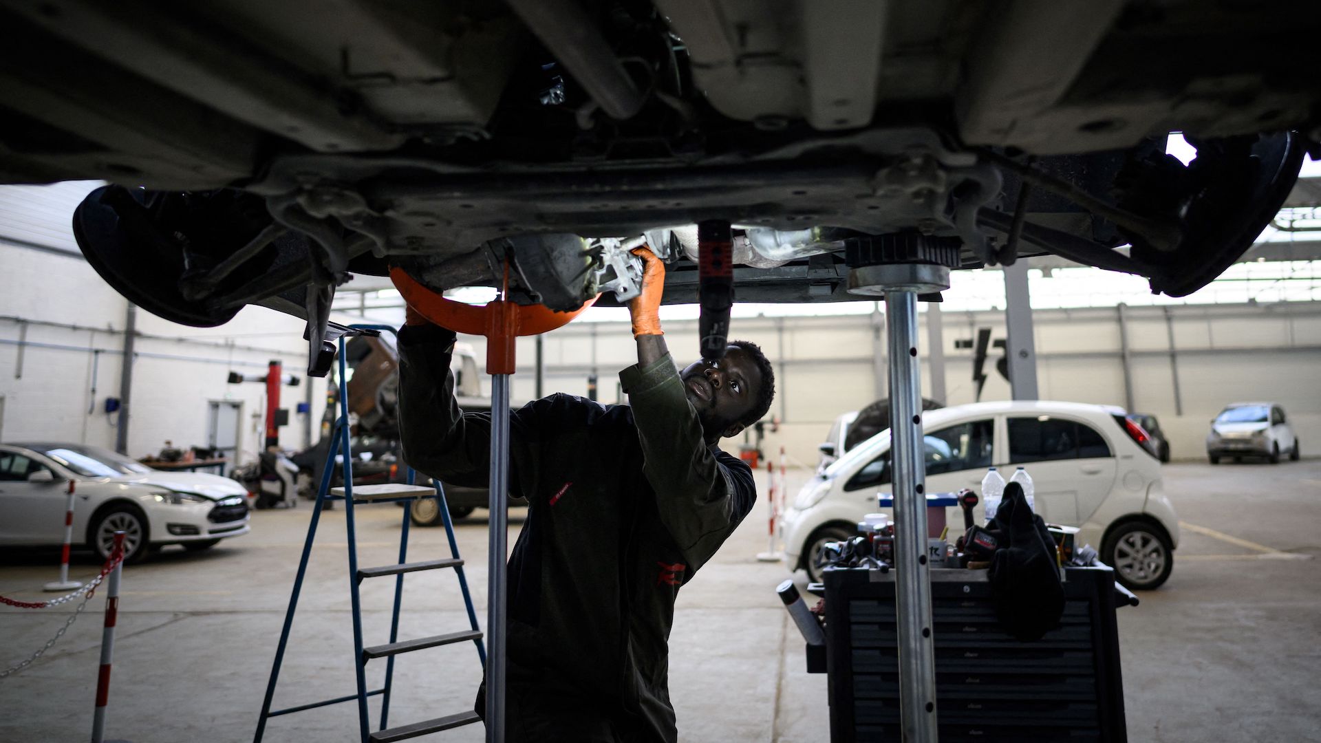 EV mechanic in france