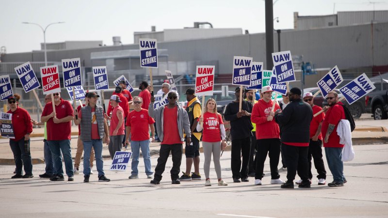 Ford and GM Temporarily Lay Off Hundreds of Workers